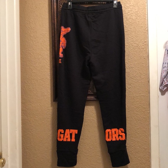 Extremely RARE HTF NWT PINK Victoria’s Secret Sweatpants/Joggers. Medium. - Picture 6 of 15